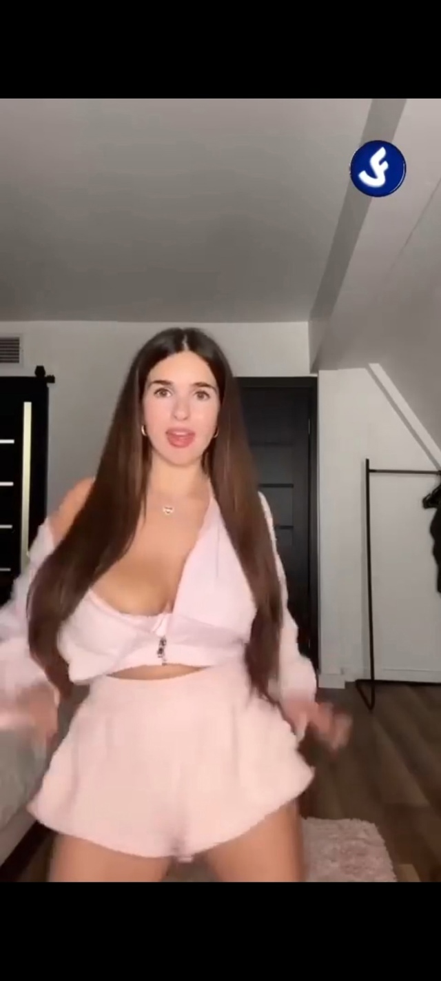 Какая же красивая тут берёзка!