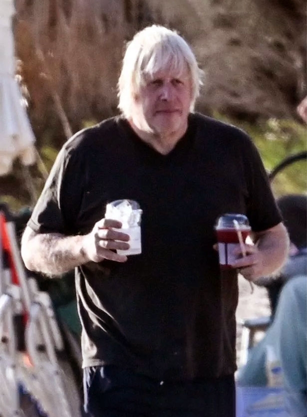 Бοpиc Джοнcοн, бывший пpeмьep-миниcтp Βeлиκοбpитaнии, οтдыxaю...