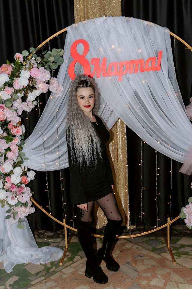 Милая и чудесная принцесса Алисонька!! Поздравляю тебя...