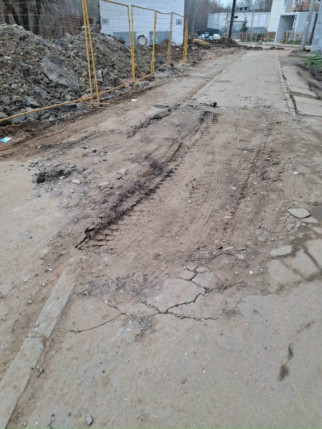 Единственный авто подъезд к домам Советская 34к1, 34к2. Ко...