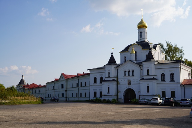 598 лет назад под Ростовом был заложен Троице-Варницкий ...