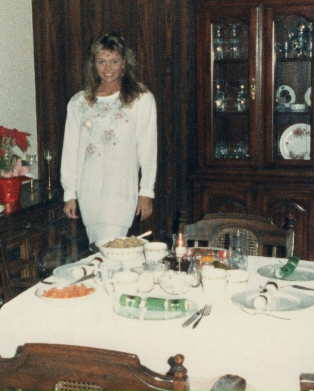 Не узнал сразу?)))
После окончания школы в 1985 году Памел...