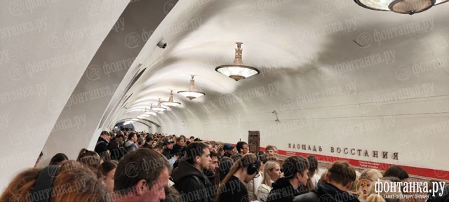 Что за задержки были сегодня на красной линии? Кто в ку?...