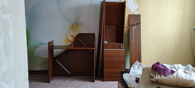 Отдам за ..... угловой компьютерный стол. Полу разобранн?...