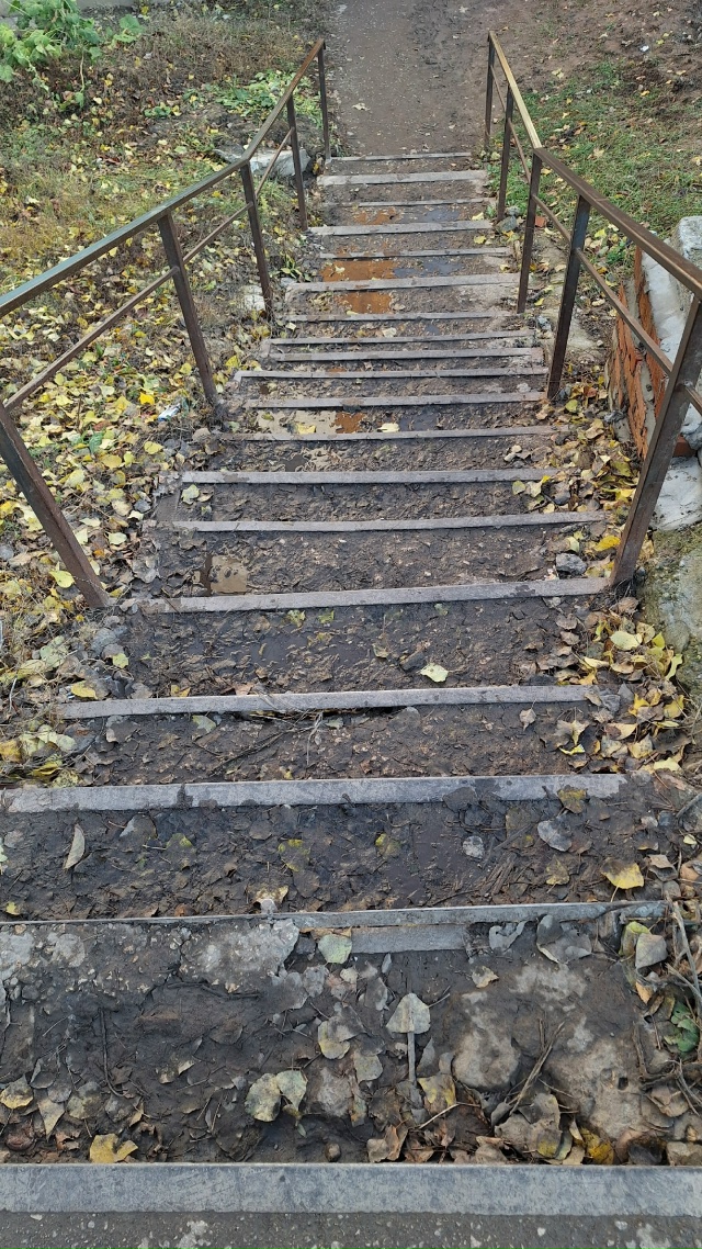 Всем привет!
Вот что творится в районе стадион. Там ход...