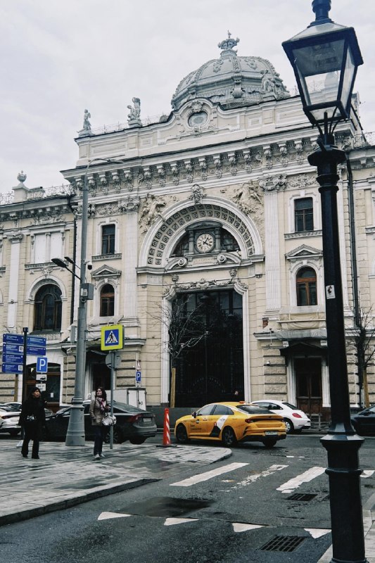 Девочки, забираем оч вайбовую локацию для ваших атмосферных фоток — срочно сбрасывайте подружке с пр