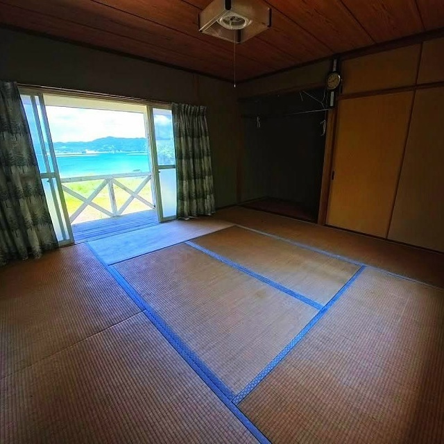 Офигеть там цены.
Дом в Японии 133 метра с личным пляжем ?...