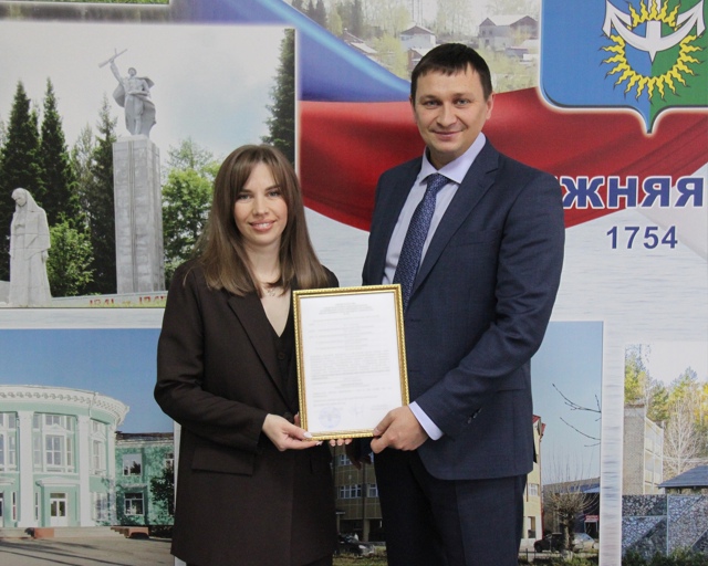 ✨Вручил жилищный сертификат многодетной маме Екатери...