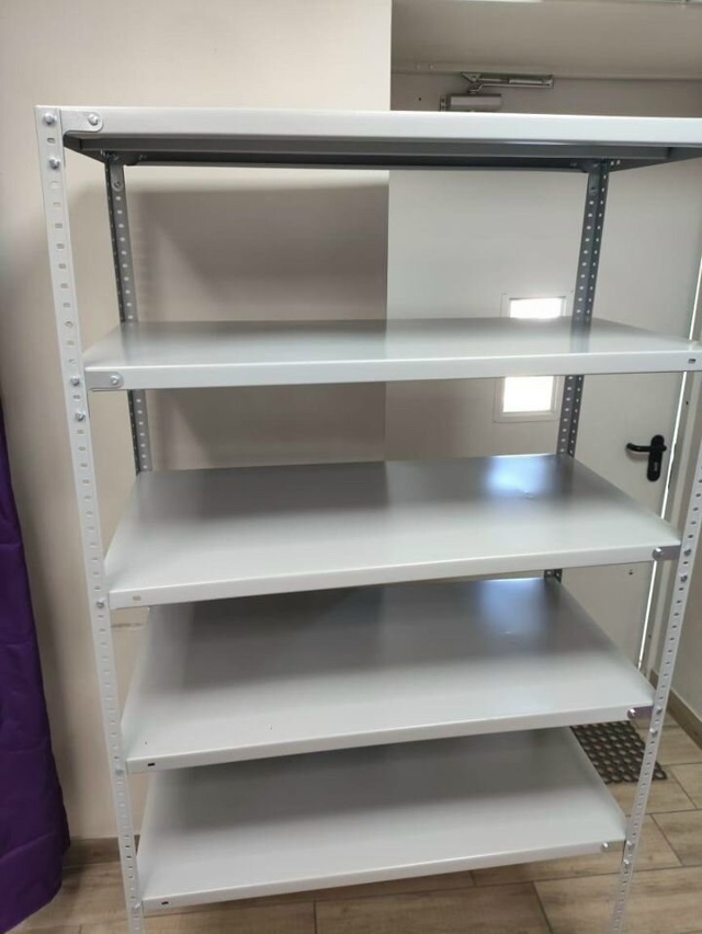 Кто поможет собрать стеллажи и примерочные ?
Пишите в ?...