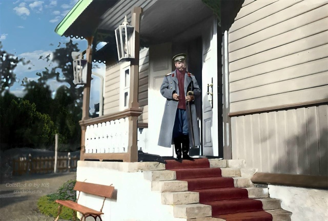 Николaй II на крыльце Охотничьего домика, 1913 год