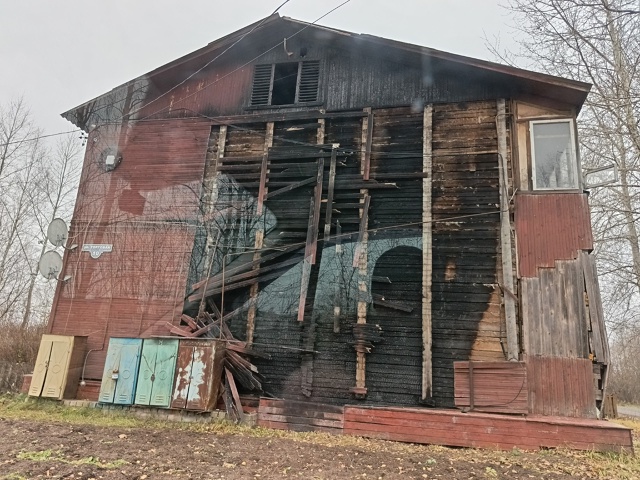 Анон. Ул. Торговая 10. Дом уже 2-ой год стоит в таком виде. ...