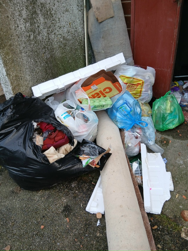 Администрация Жкх ,просим обратить внимание на уборку...