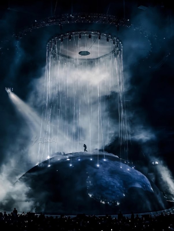 В Сети вовсю обсуждают свежий концерт Канье Уэста — судя по всему, после прошлых зашкваров рэпер взя