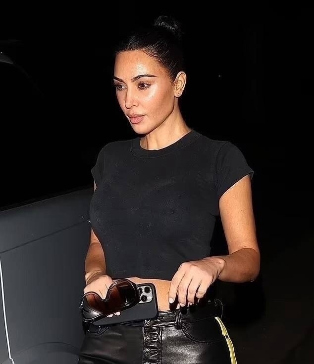 Ким Кардашьян выпустила бюстгальтер с эффектом прокол...