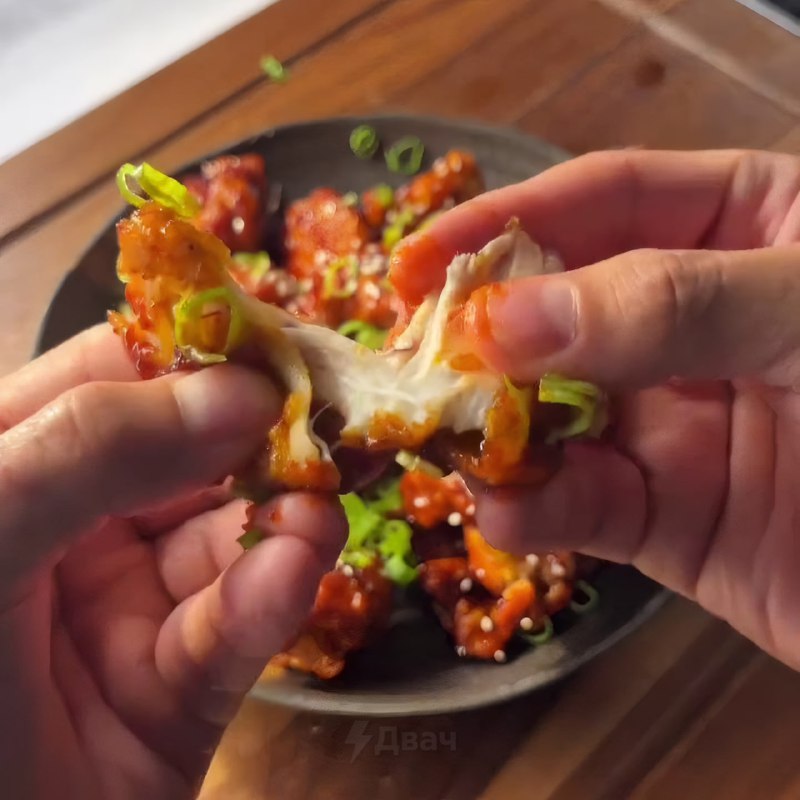 В соцсетях жёстко хайпит рецепт сочной курицы по-корейски в пикантном соусе — пользователи пишут, чт