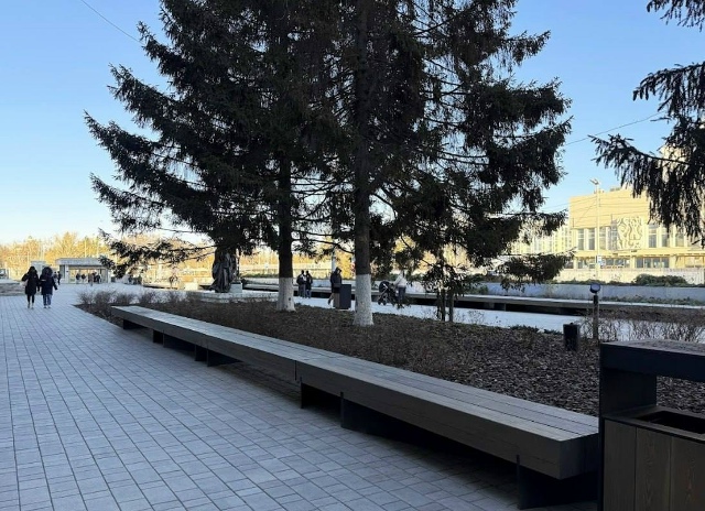 Сквер с амфитеатром возле УрГЭУ наполовину готов
Пере...