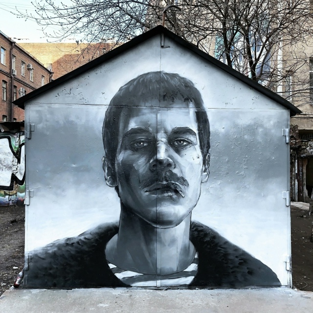 Из всех тачек орёт! 😎