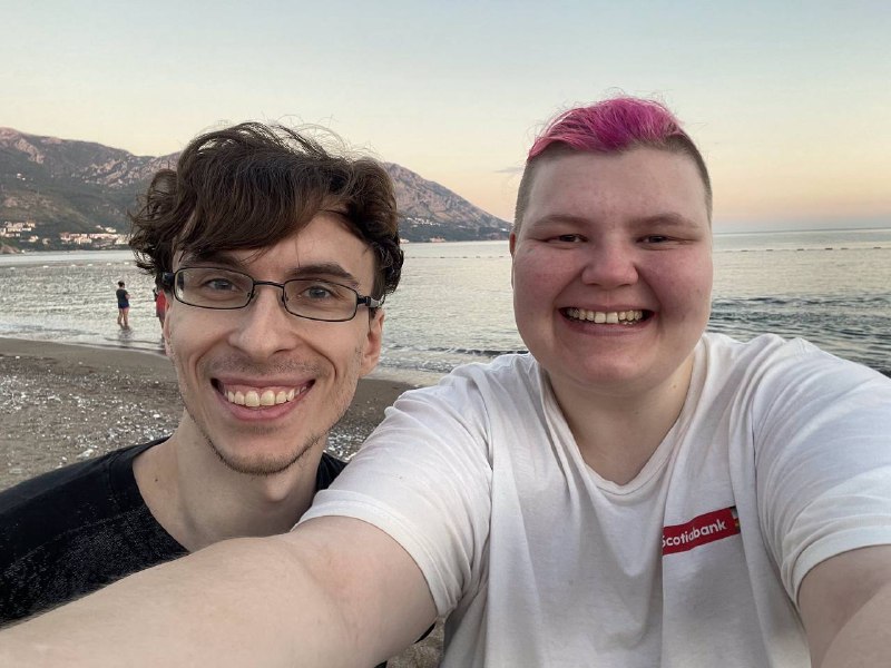 Так вот как выглядят тяночки-геймерши…
А почему вы себе до сих пор не нашли такую малышку?