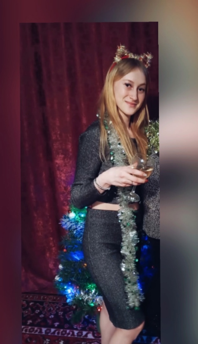 С днем рождения поздравляю
Тебя, милая сестра.
В этот д?...