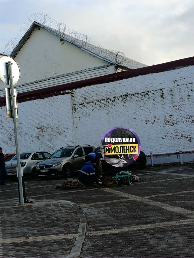 ?В новом сквере возле ЦУМа разбирают брусчатку
Спец...