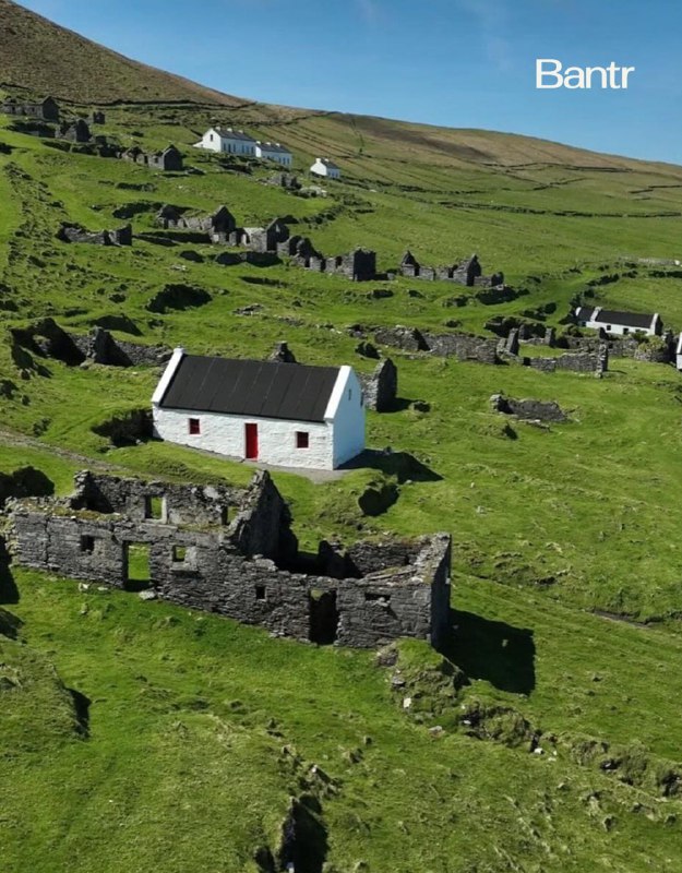 Работа на лето найдена: удалённый ирландский остров ищет двух смотрителей.
Счастливчикам нужно буд