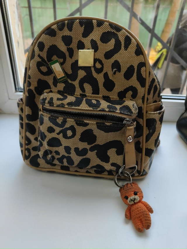 Добрый день! На стадионе найден рюкзак. Оставили на вах...