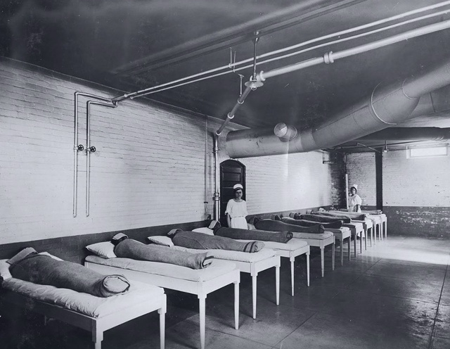 В 1958 году Кленнон Кинг был отправлен в психиатрическую...