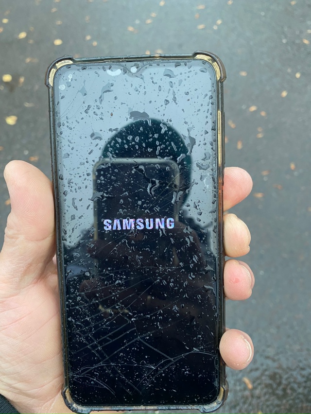 Кто потерял??? Около лабиринта? Верну хозяину скажет мо?...