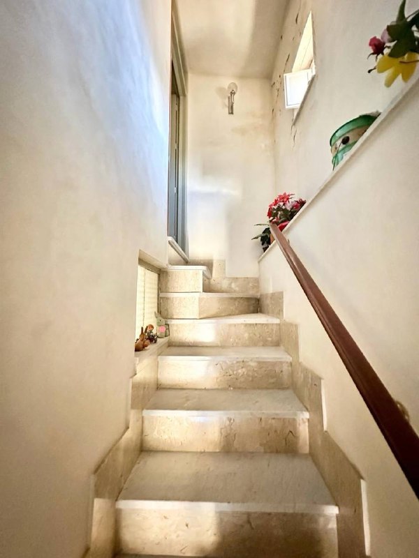 В Сицилии продают дом всего за 1,1 млн рублей.
Shut up and take my money