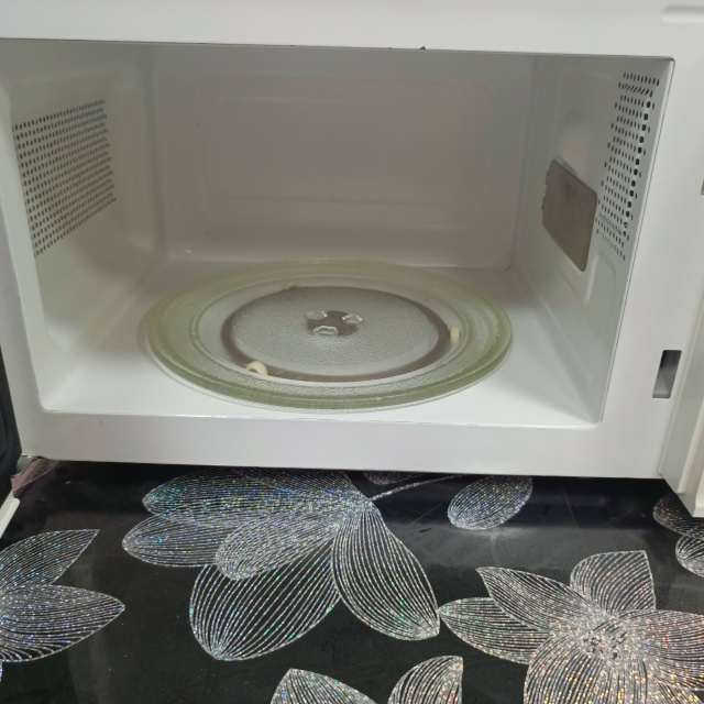 Без комментариев пожалуйста.
Продам микроволновку в о?...