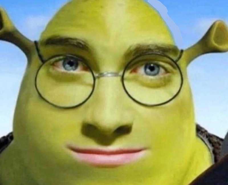 чувак, который думает, что он нереально красивый, потому что у него голубые глаза