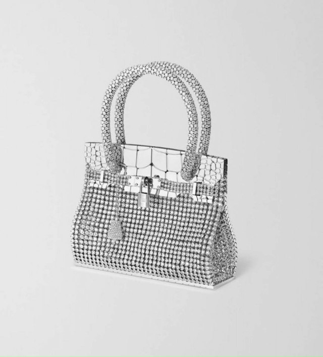 Супруга богатейшего человека Индии, Нита Амбани, стала...