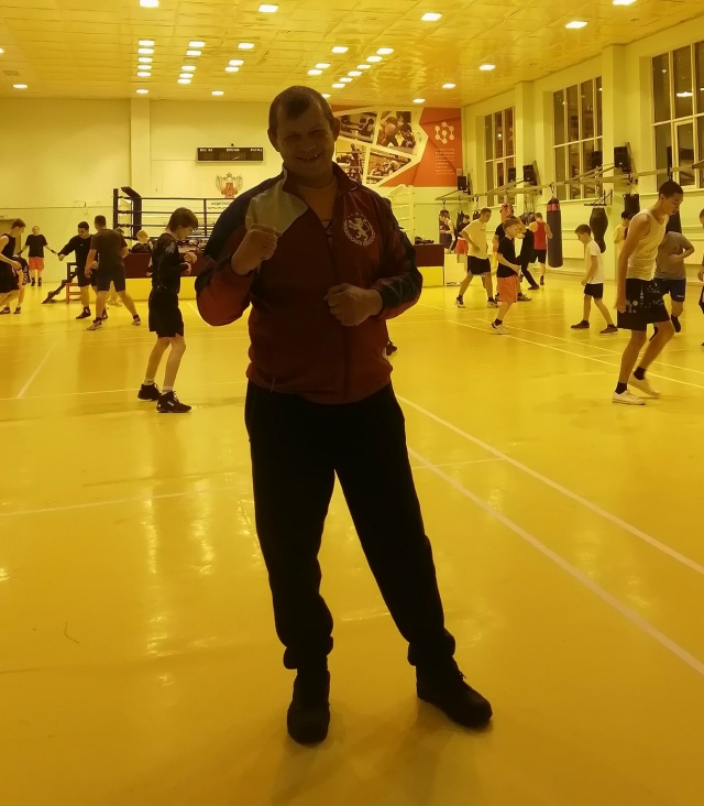 Бокс
Побывал в г. Красноярске, заехал в зал бокса в Поли...