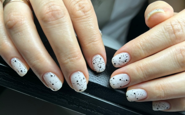 Здравствуйте,я сертифицированный мастер маникюра и пе...