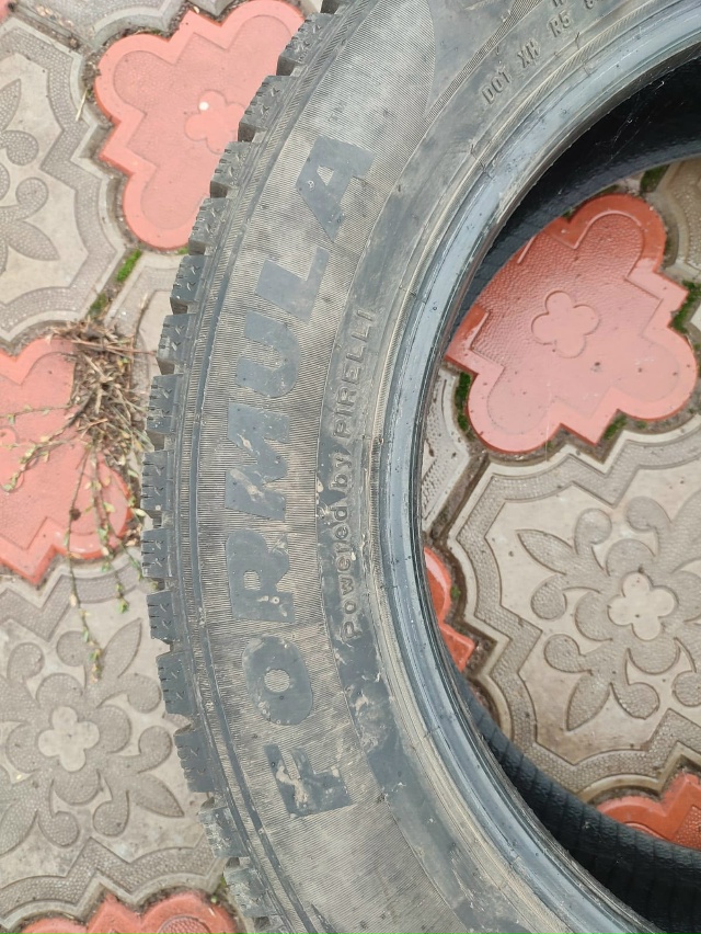 Продам шины Pirelli Formula Ice R18, б/у одну зиму, шипы на месте. ?...