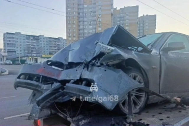 Водитель оплатит ущерб за сломанную в Тамбове иллюмин?...