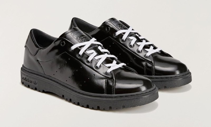 Adidas выкатит туфли губки Боба — под легендарные туфли стилизуют модель Stan Smith.
Новинка будет