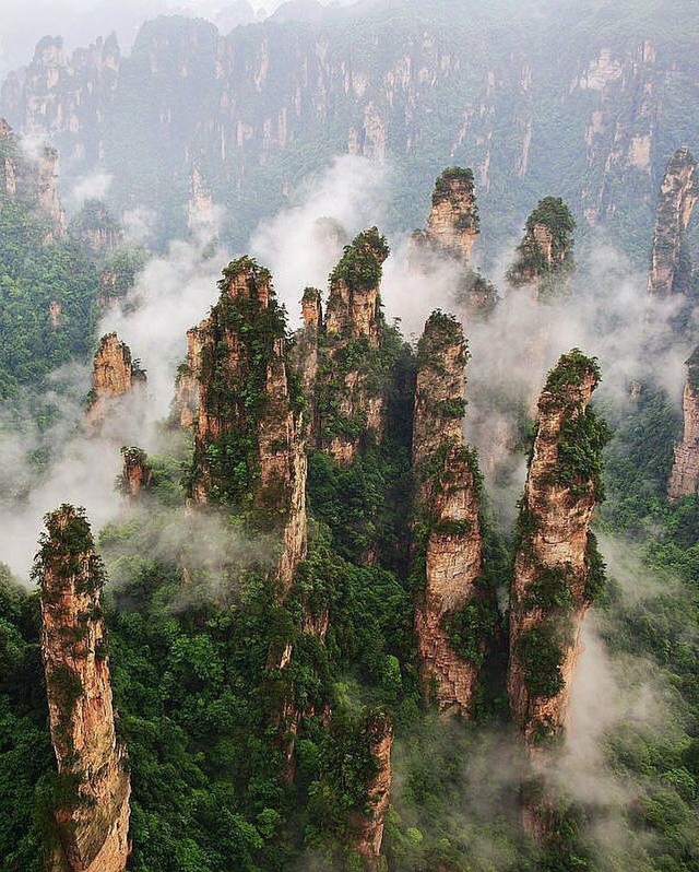 «Парящие» горы Хуаншань, Китай ??
Находится это мес...