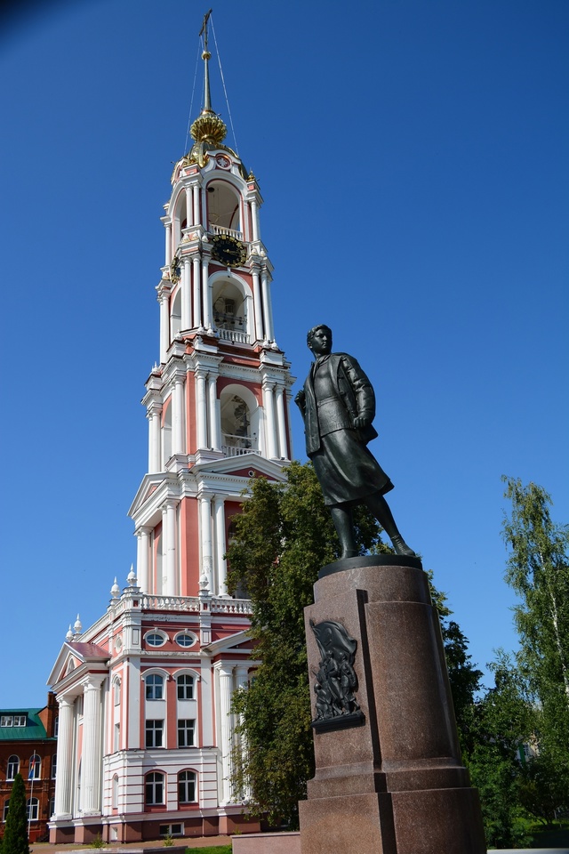 Памятник Зое Космодемьянской. Казансий Монастырь. 🤳