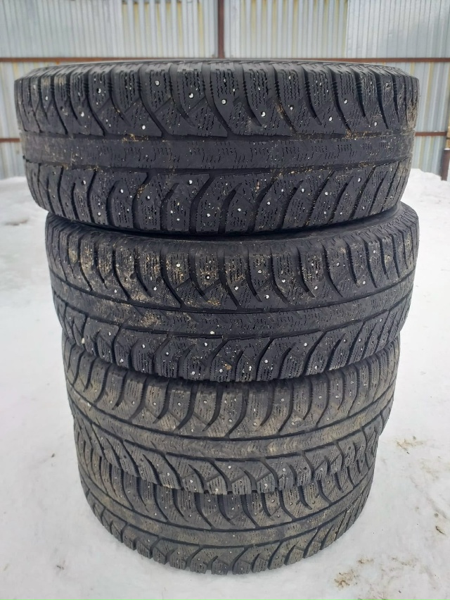 Bridgestone Ice Cruiser 215/65/16 стояла на дастере безкамерка, 5000 за...