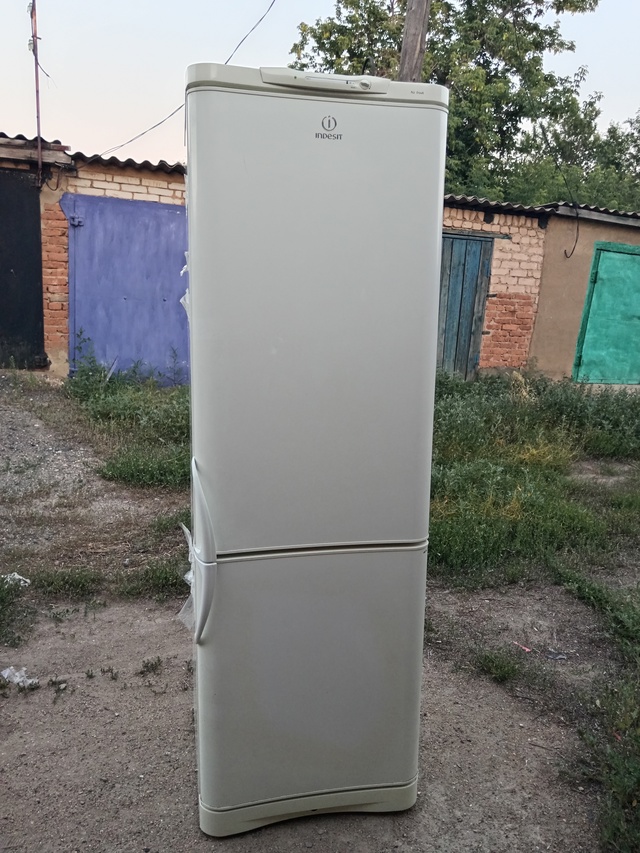 Прдам холодильник Indesit, в отличном, рабочем состоянии.
1...