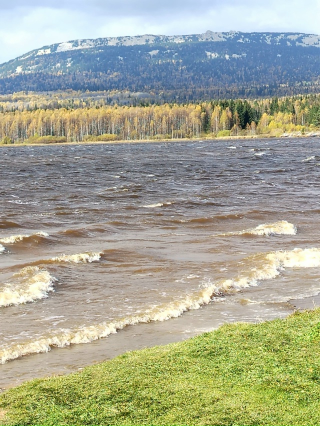 ? Зюраткуль — озеро, которое не зря называют жемчужин...