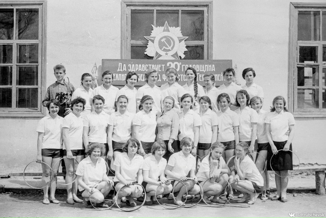 Шествие девушек. 1965-й год.