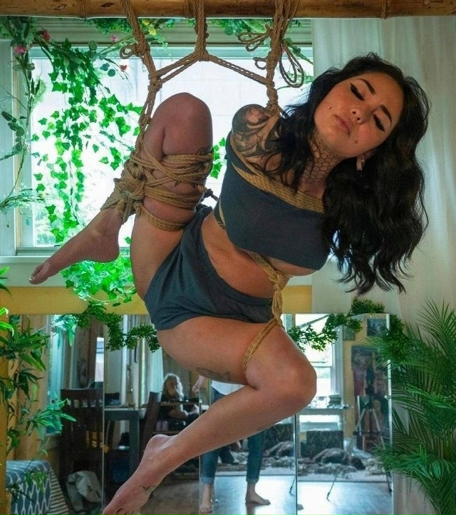 Какая то верёвочная акробатика