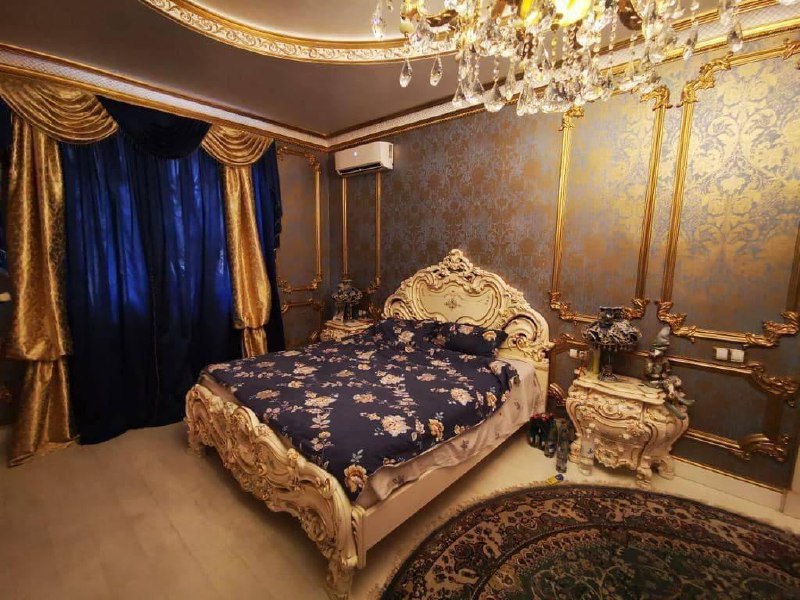 На торги выставили поместье с золотым унитазом бывшего начальника ГИБДД Ставрополья.
Дом площадью