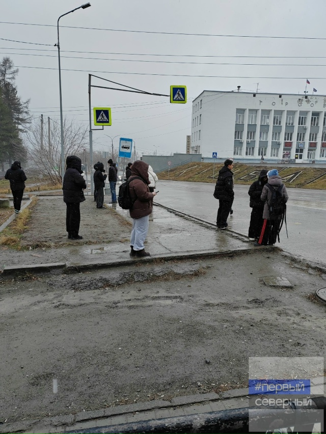 В городе Кушва убрали павильон Сбербанка вместе с оста...