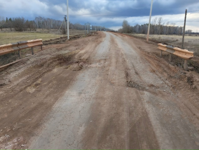 Вот так решаются наши проблемы!!!
Дороги делают, а мосты...