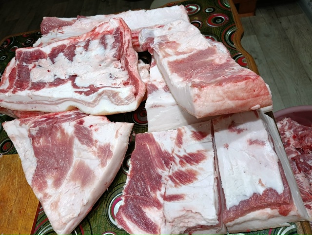 Продается сало 200 рублей.Тел. 89328468477