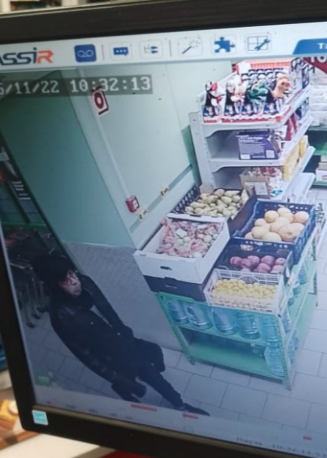 Добрый день. Просим этого мужчину вернуть обратно кар?...