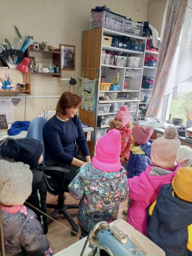 В жизни человека профессия занимает важное место.
Для ?...